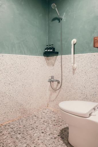 Bathroom 7