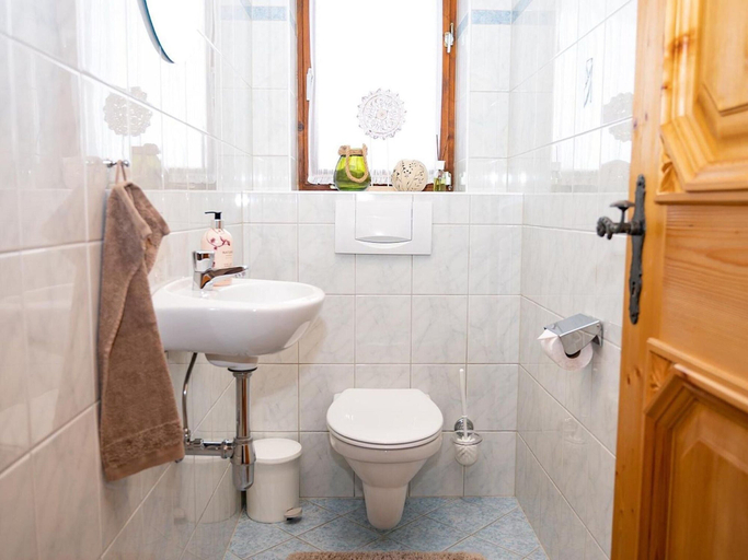 Bathroom 3, Farmhouse in Hollersbach Near Ski Slopes, Zell am See