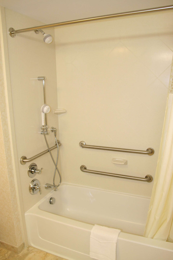 Bathroom 5, Hampton Inn Warrenton , Fauquier
