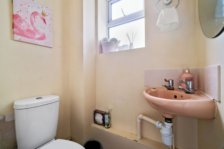 Bathroom 4, The Olive Nest Lush House in Ashford With Drive, Kent