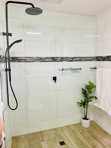 Bedroom 3, Serenity by the Sea Cottage in Apollo Bay with Jacuzzi, Colac-Otway - South