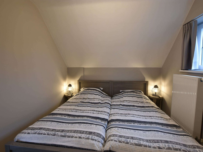 Bedroom 2, Holiday Home in Alveringem Near Beach, West-Vlaanderen
