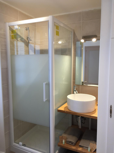 Bathroom 3, Domaine des Trois chateaux, Seine-et-Marne