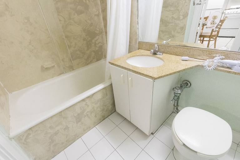 Bathroom, 605 Apartment Hollywood Beach, Broward