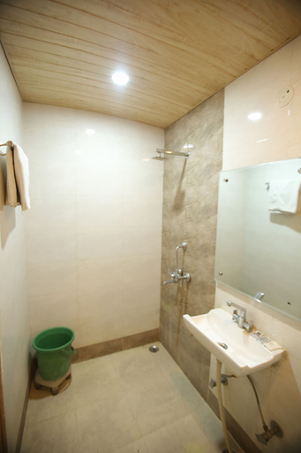 Bathroom 5, Hotel Aman Inn, Delhi