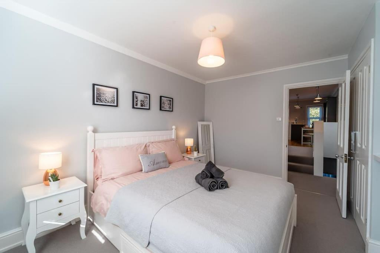 A beautiful and stylish 2 bed flat close to beach, Poole