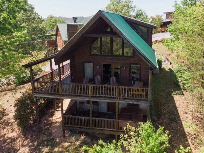 Exterior & Views 2, Majestic Eagle, Sevier