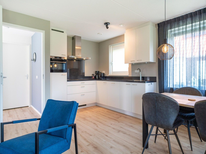 Private kitchen 5, Coastal Getaway w/ Sauna, Tholen