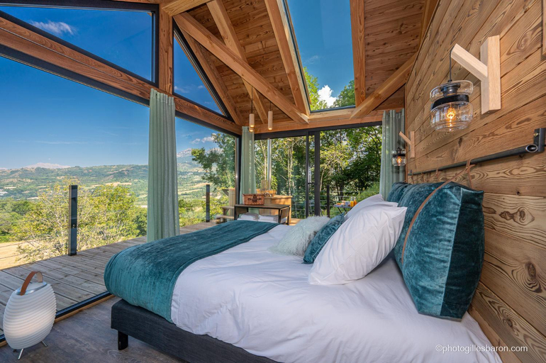 Facilities 2, Les chalets d'Elena, Hautes-Alpes