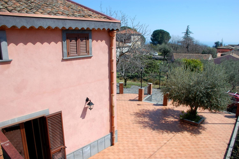 Others 5, Casa Farlazzo, Catania