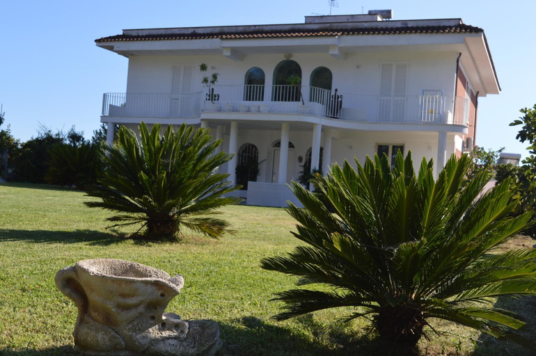 Others 4, Casa Blanca B&B, Latina