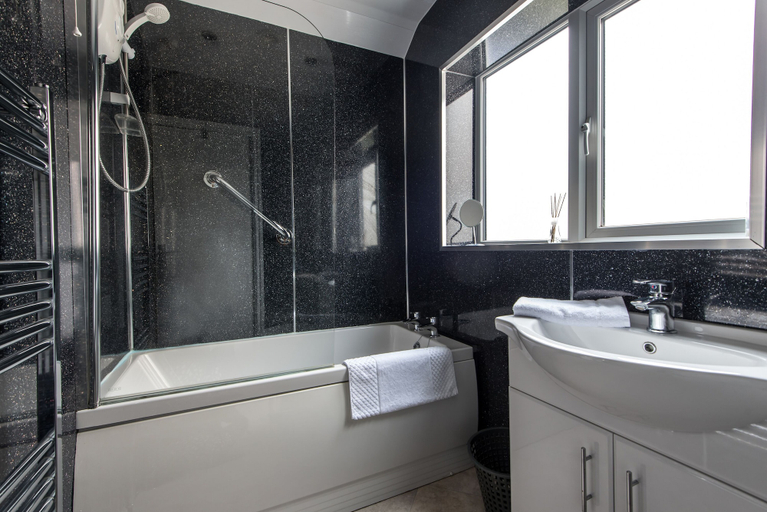 Bathroom 3, Broome Road, Durham
