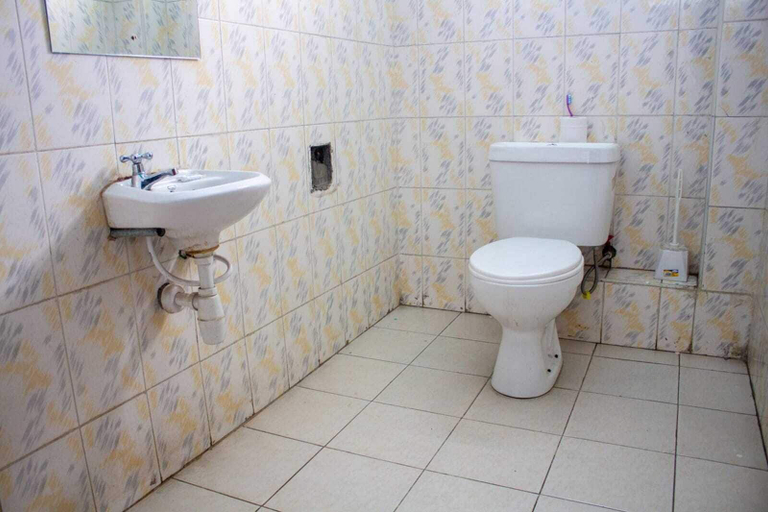 Bathroom 3, Deka Hotel, Starehe