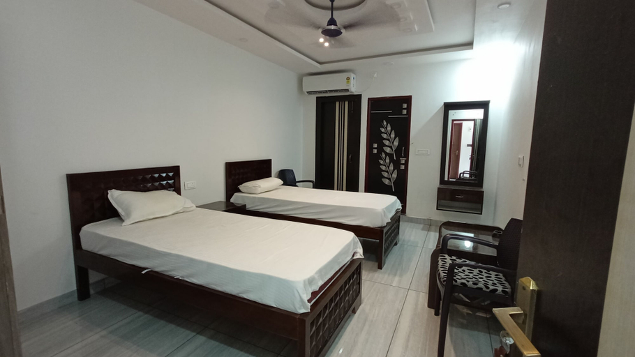 Bedroom 2, Roy's Hotel, Dhubri