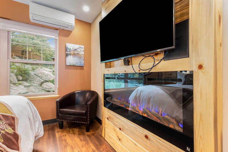 Room 4, Solitude Gem Lake 203 - Estes Park 1 Bedroom Studio by RedAwning, Larimer