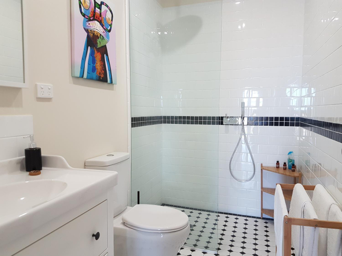 Bathroom 4, Kernow - Minimum age 18, Charters Towers