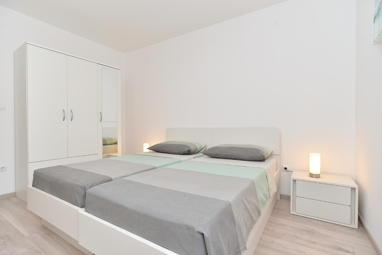 Bedroom 2, Apartment 1293, Fažana