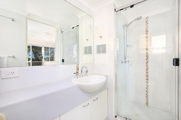 Bathroom 2, Belvedere Apartments, Caloundra - Caloundra S.