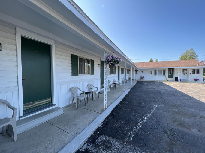 Others 1, Cedars Motel, Mackinac