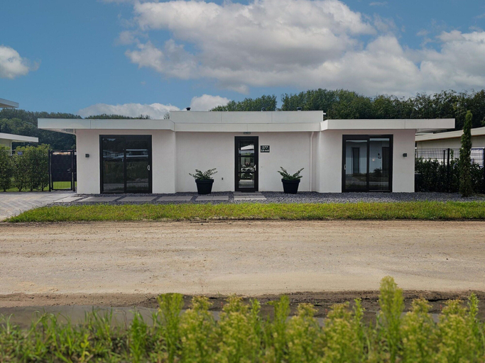 Others 5, Luxury Villa With Veranda, Canoe, Zeewolde