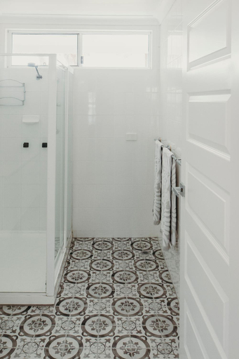 Bathroom 4, Nelson Palms Motel, Port Stephens