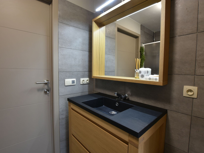 Bathroom 3, Holiday Home in Alveringem Near Beach, West-Vlaanderen