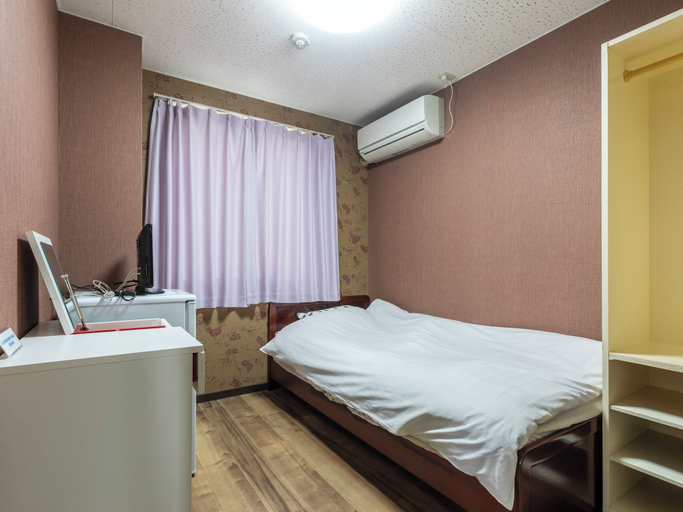 Bedroom 3, Business Hotel Kaga, Osaka