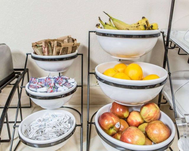 Food & Drinks 5, Quality Inn & Suites Circleville, Pickaway