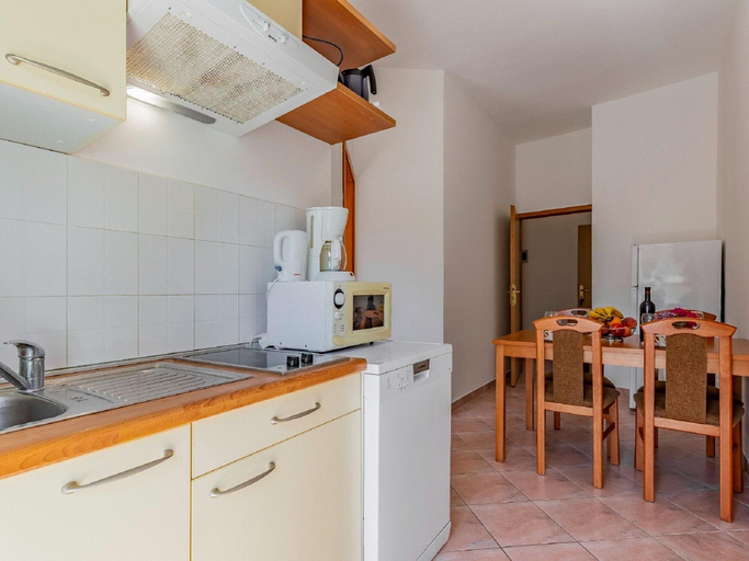 Others 5, Inviting Apartment in Banjole near Veruda Lighthouse, Medulin