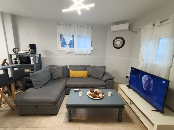 Living room 2, Philosophers Secret, Attica