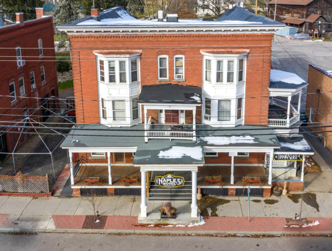 Exterior & Views, Naples Hotel, Ontario