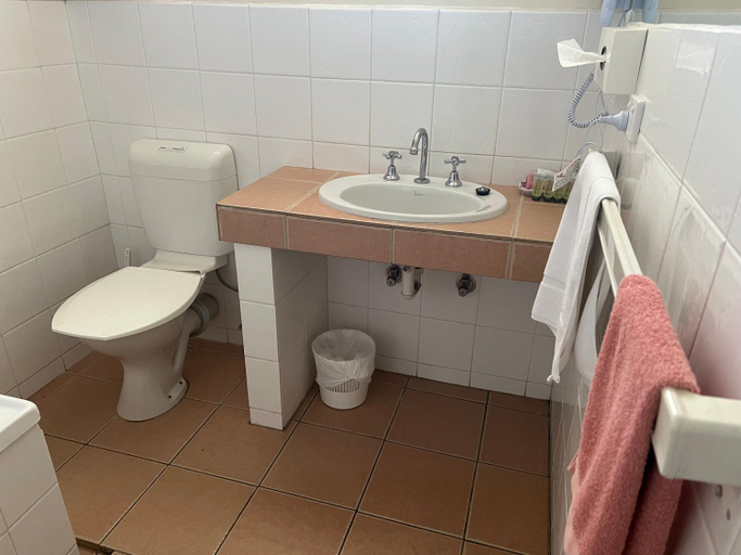 Bathroom 5, Ballarat Budget Motel at Woodmans Hill, Ballarat - Inner North