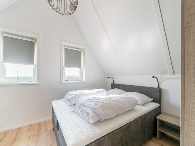 Room 4, Holiday Home in Scherpenisse Near Oosterschelde, Tholen