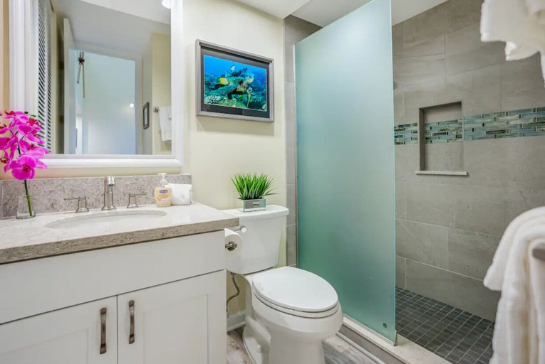 Bathroom 3, The Cliffs Condominiums, Kauai