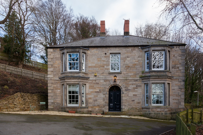 Exterior & Views