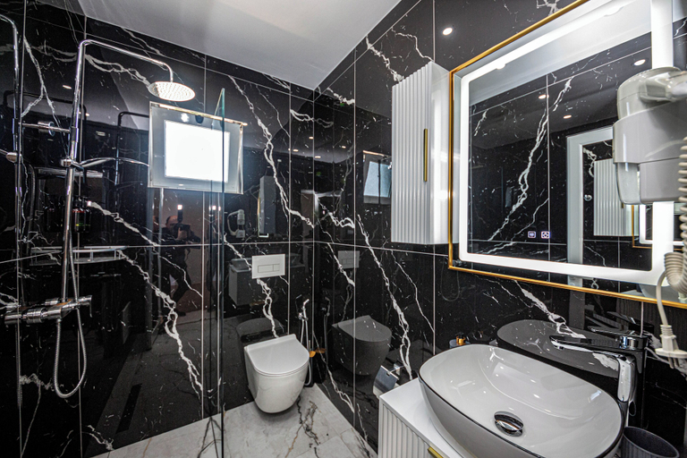 Bathroom 4, Hotel Murati, Sarandës