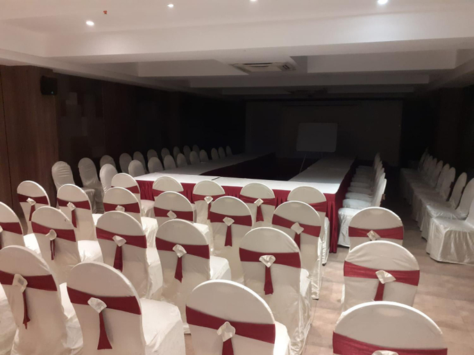 Others 4, Hotel Aurus, Ahmadnagar