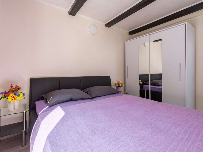 Bedroom 3, Soothing Holiday Home in Starigrad near Sea, Starigrad