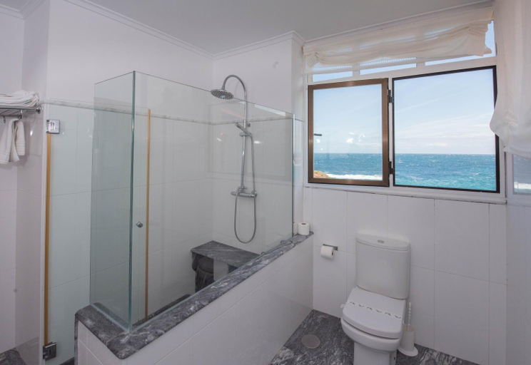 Bathroom 3, Hotel Sablon, Asturias