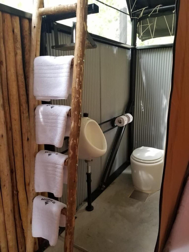 Bathroom, Refugio 31, Tigre