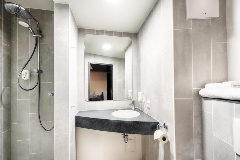 Bathroom 4