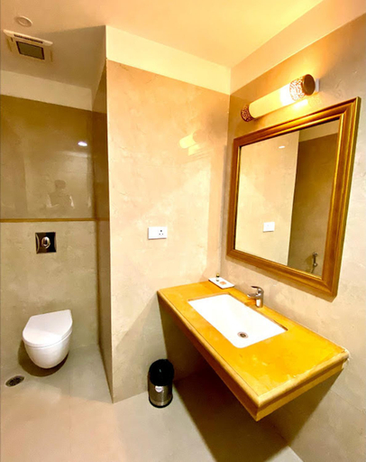 Bathroom 5, Ranbanka Heritage Resort - 1km From Bhilwara Railway Station, Bhilwara