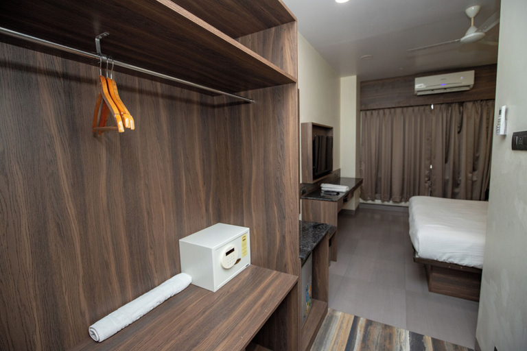 Bedroom 2, Hotel Regents, Surat