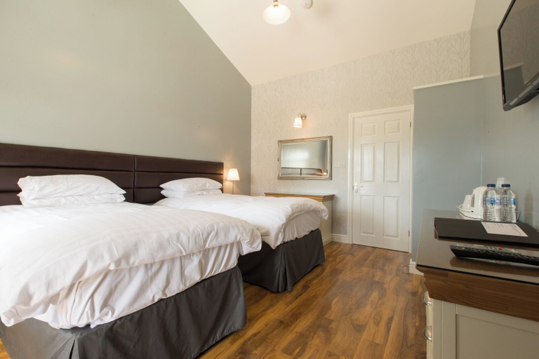 Bedroom 4, Silverstone Golf Club & Hotel, Northamptonshire