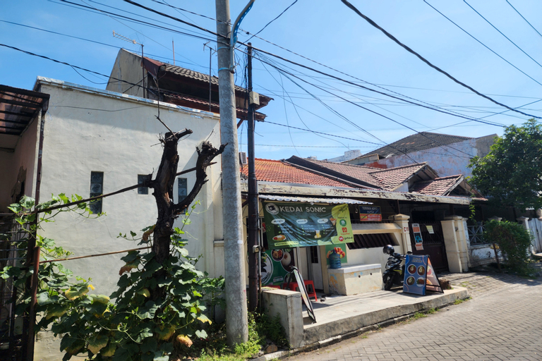 Exterior & Views 5, OYO 93869 Regina Homestay Syariah, Surabaya