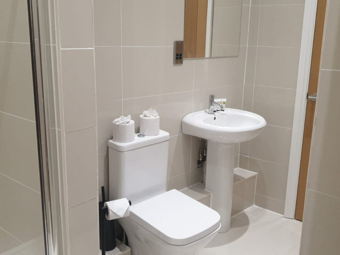 Bathroom 2, Luxe One Bed W/city View Near Ipswich Waterfront, Suffolk