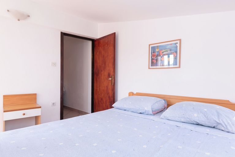 Bedroom 2, Charming 1-bedroom Apartment Sonia, Sleeps 4, Kali