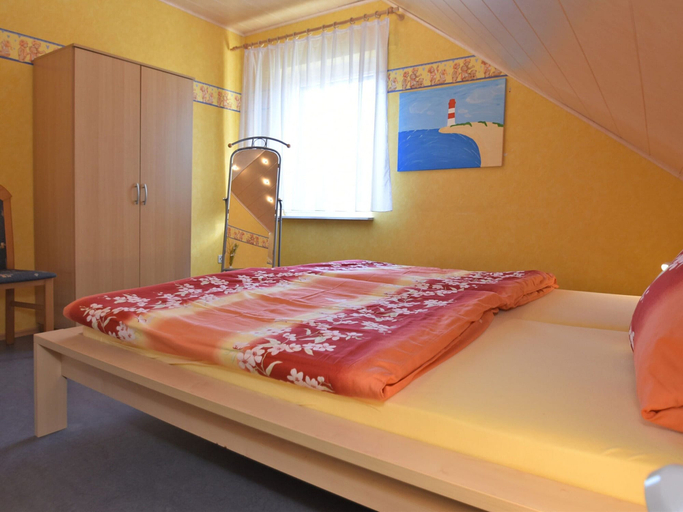 Bedroom 2, Quiet Apartment in Merlsheim With Balcony, Höxter