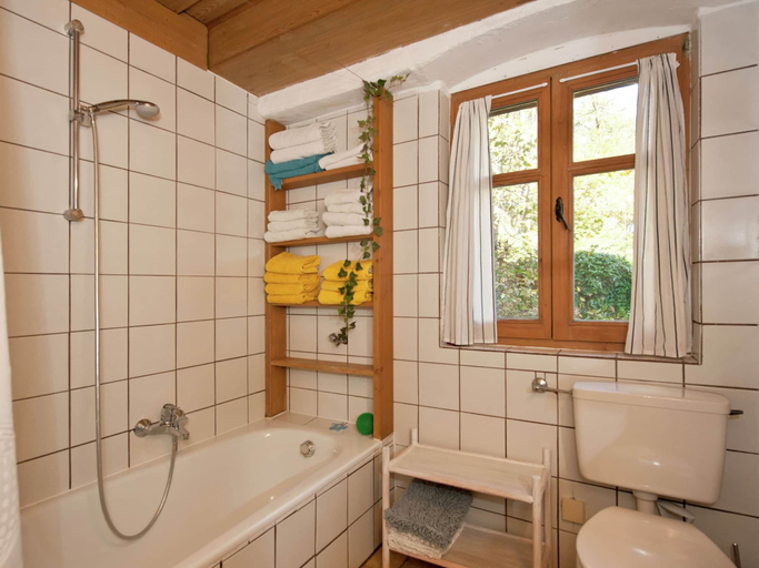 Bathroom 3, Superb Holiday Home in Weissenburg near Forest, Weißenburg-Gunzenhausen