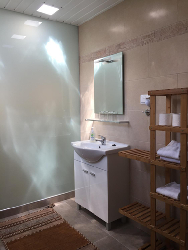 Bathroom 2, Vitorina Corte Guesthouse, Funchal
